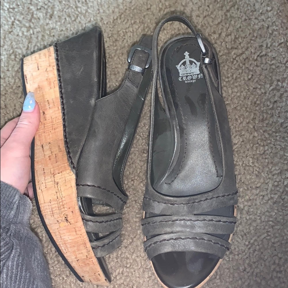 crown vintage grey heels